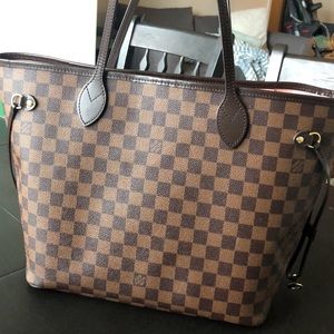 Louis Vuitton Neverfull MM rose ballerine interior